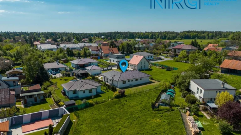 Prodej rodinného domu 5 + kk, Svojetice 1103 m2