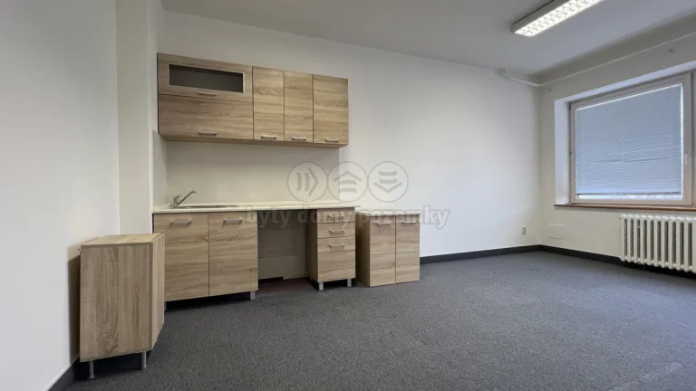 Pronájem kanc. prostoru, 97 m2, Chomutov, ul. Školní