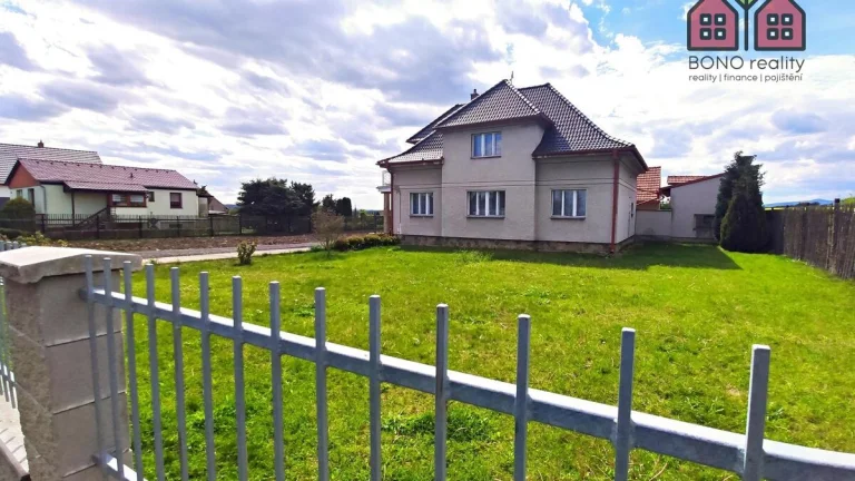 Rodinný dům se zahradou, 4+2 (5+1), pozemek 2565 m2, přístav