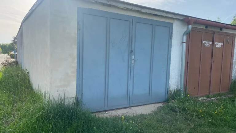 Pronájem garáže - Litvínovice u Č.B.