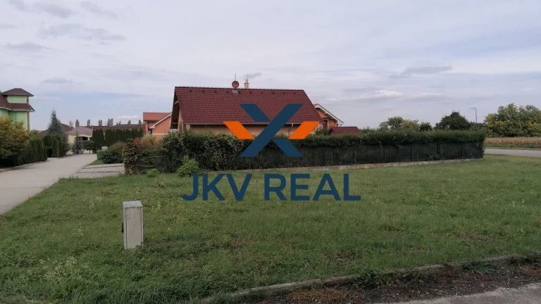 NA PREDAJ STAVEBNÝ POZEMOK VO VEĽKOM MEDERI