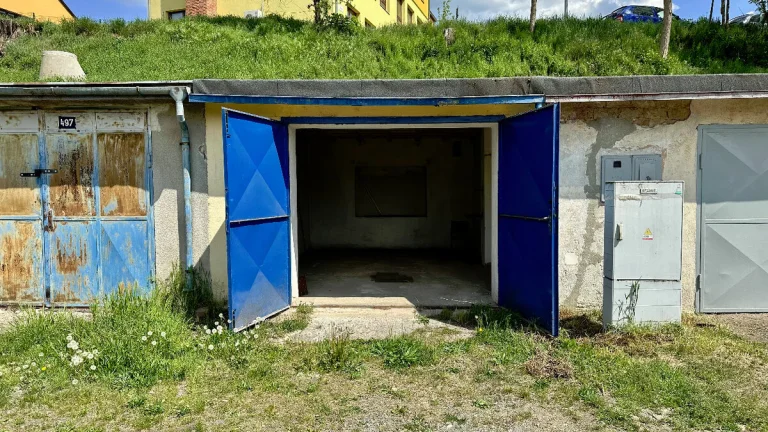 Garáž Ivančice, Alexovice