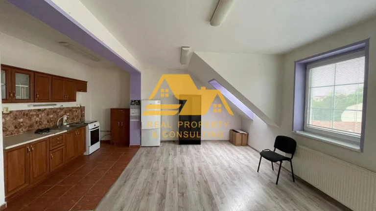 Prenajmem 3 izbový byt s 2 balkónmi v centre Nových Zámkov