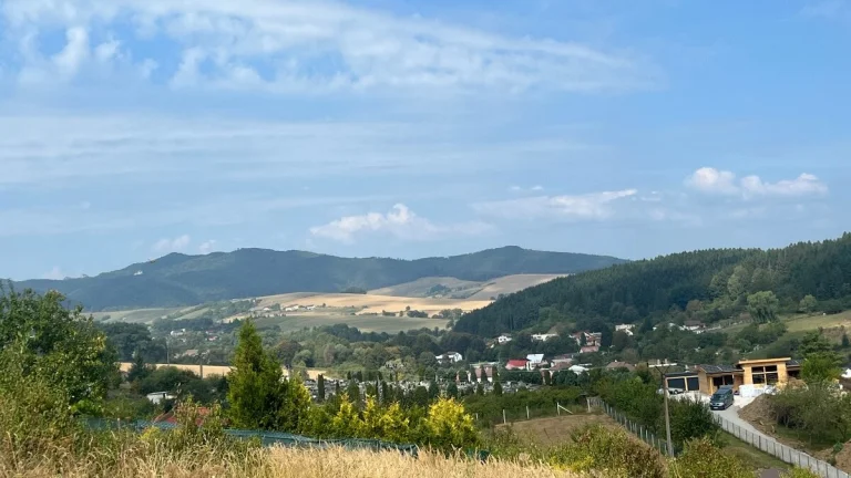 Predám stavebný pozemok v Lietave s nádherným vyhladom