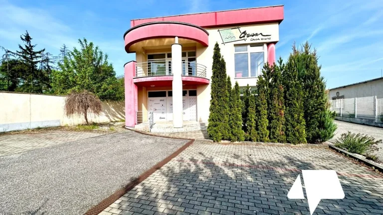 Prenájom – Admin. budova a 2 skladové priestory – Hlohovec