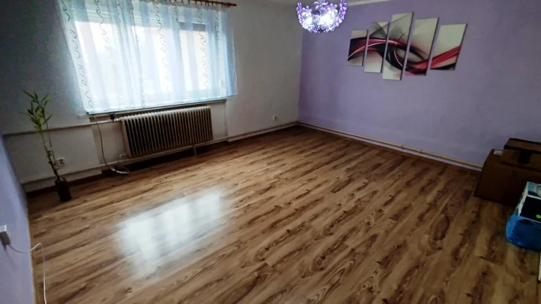 Na prenájom tehlový 3-izbový byt s nízkou réžiou
