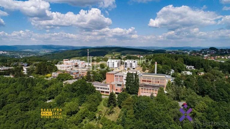 Prodej bytu 5+1 163m2 + zahrada, Filmové ateliéry - Vrchy -