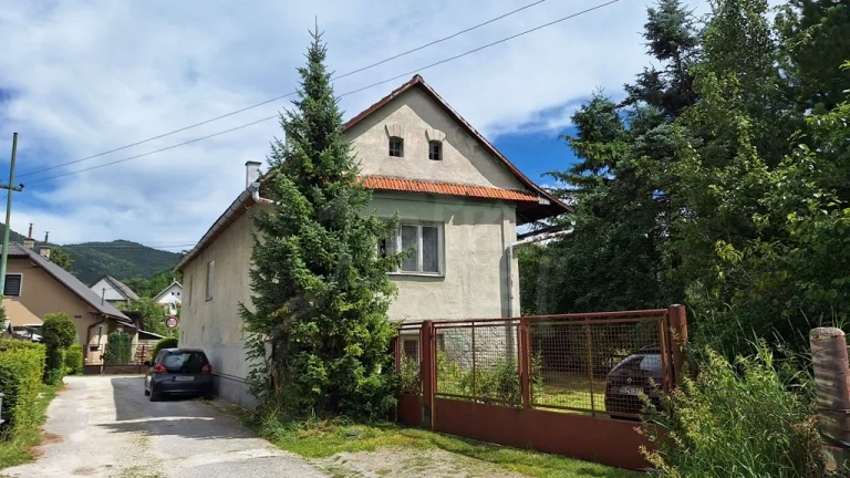 120-ročná chalupa na Liptove s pekným pozemkom a so záhrad