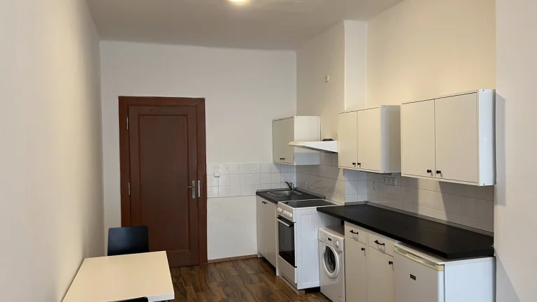 Pronájem bytu 1+kk, 37 m2, Kovářska, P9