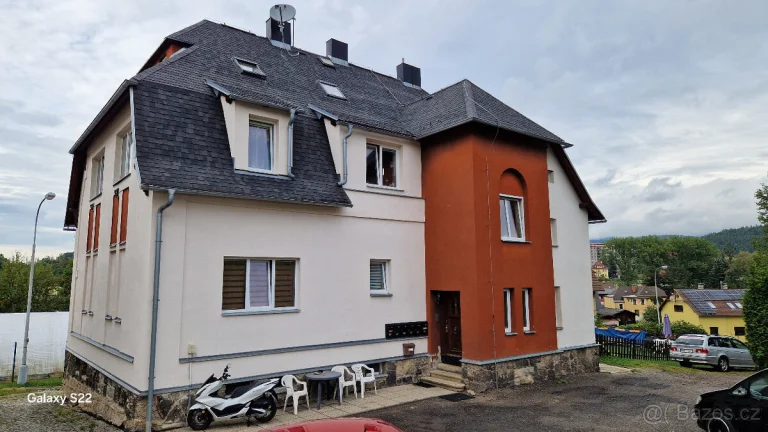 Pronájem 2+1 (65m2) se zahradou a parkováním.