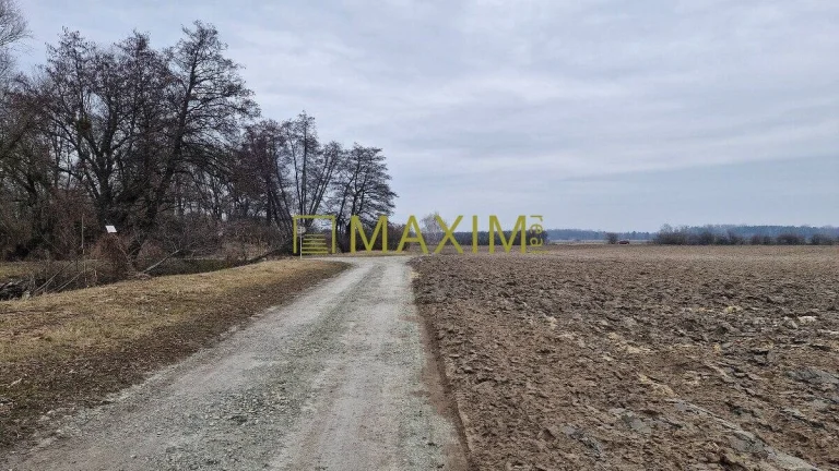 Pozemok pri jazere Centnúz