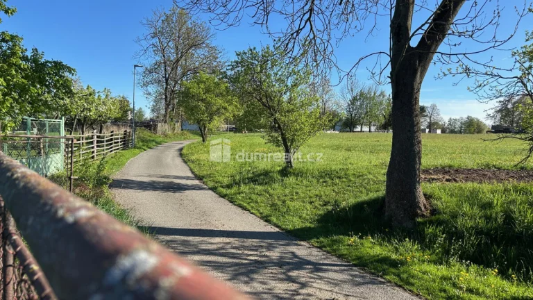 Prodej pozemku k výstavbě rodinného domu v obci Bernartice,