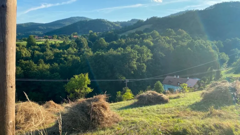 Nová Baňa - 27 árový stavebný pozemok