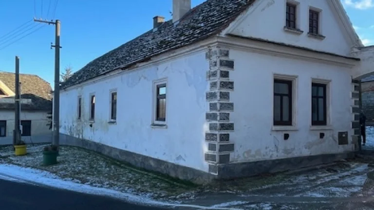 Prodej rodinného domu , celková plocha pozemku 1.279m²