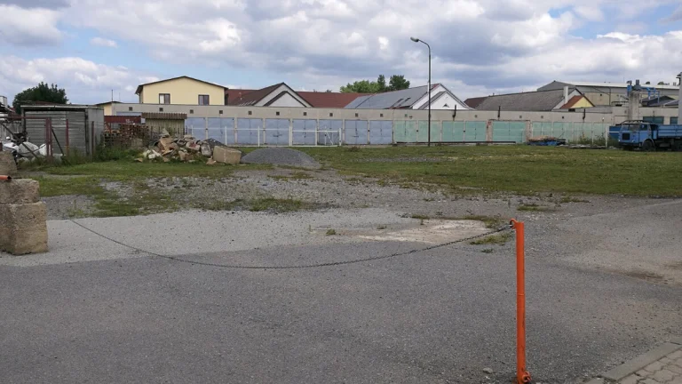 Pronájem zpevněné plochy 1700 m2, Pelhřimov
