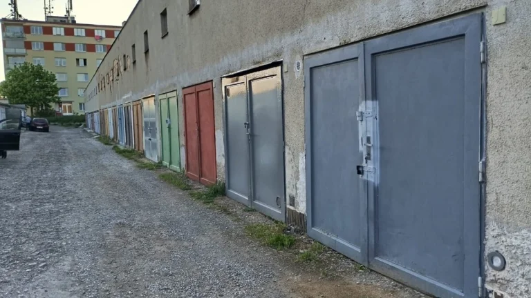 Pronajmu garáž