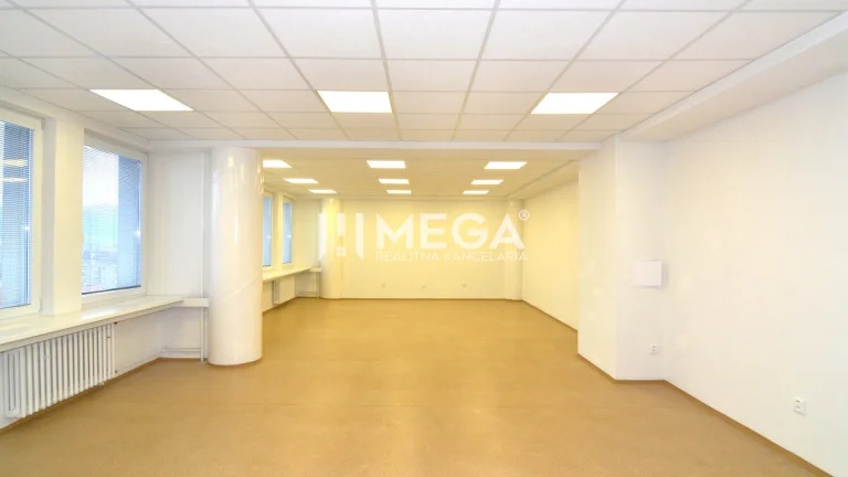 NA PRENÁJOM priestor 70m2 s TOP VÝHĽADOM v meste HUMENNÉ