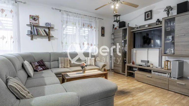 REZERVOVANÉ. Na predaj 3 izbový byt s vlastnou záhradou