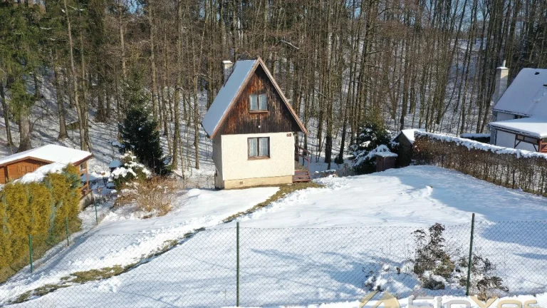 Prodej slunné zahrady s podsklepenou chatkou Stráž nad Nisou