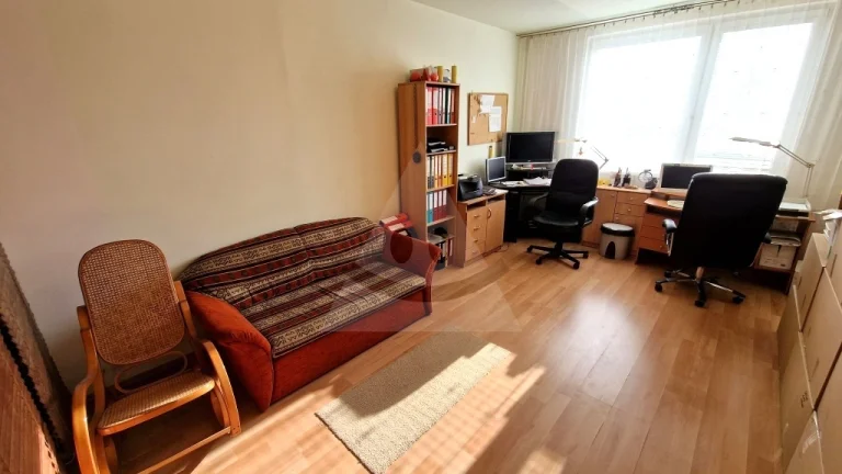 Čiastočne rekonštruovaný veľkometrážny 3-izb byt s balkónom