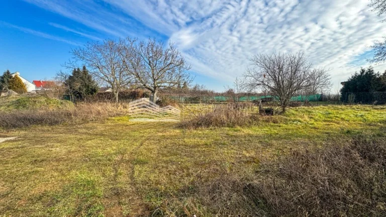 Ponúkame na predaj stavebný pozemok o výmere 712 m2