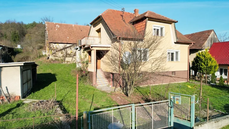 Rodinný dom s rozľahlým pozemkom 2.131 m2. v nádhernom prost
