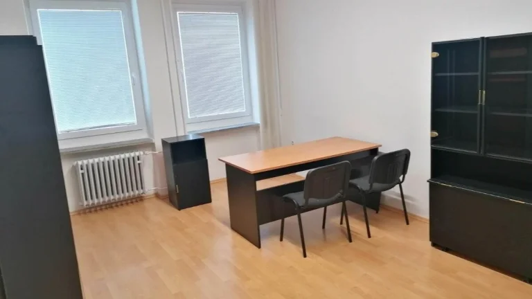 Na prenájom kancelária 28 m2 Zvolen