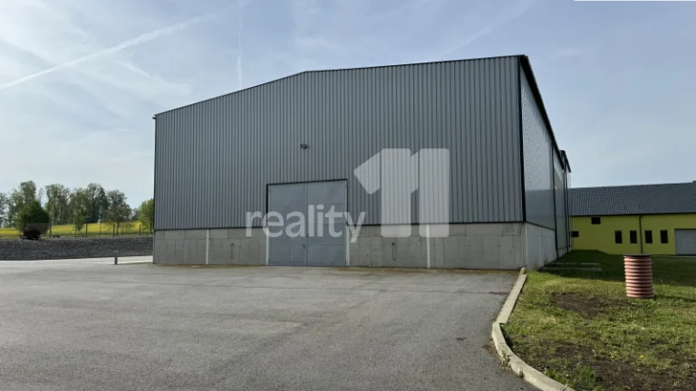 Prodej komerčního areálu 3.235m2, pozemek 19.042m2, Obec Put
