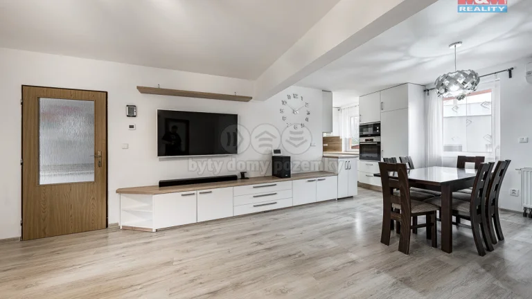 Prodej rodinného domu, 190 m², Nové Dvory