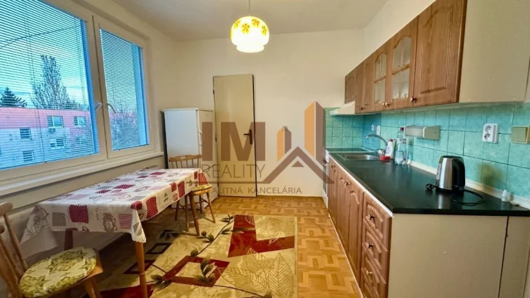 NA PRENÁJOM ZARIADENÝ 4-IZB. BYT S BALKÓNOM V ŠURANOCH