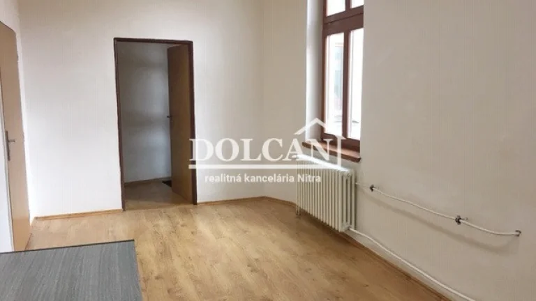Kancelársky priestor v centre na pešej zóne v Nitre, 28 m2