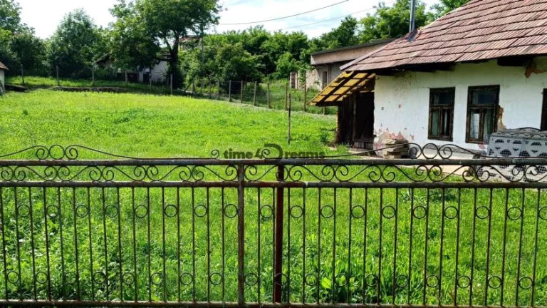 NA PREDAJ stavebný pozemok v Plavých Vozokanoch