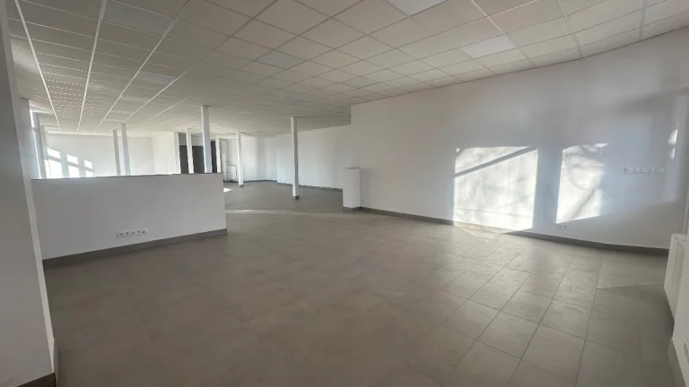 Na prenájom obhcodný priestor 220m2 - Voľný ihned