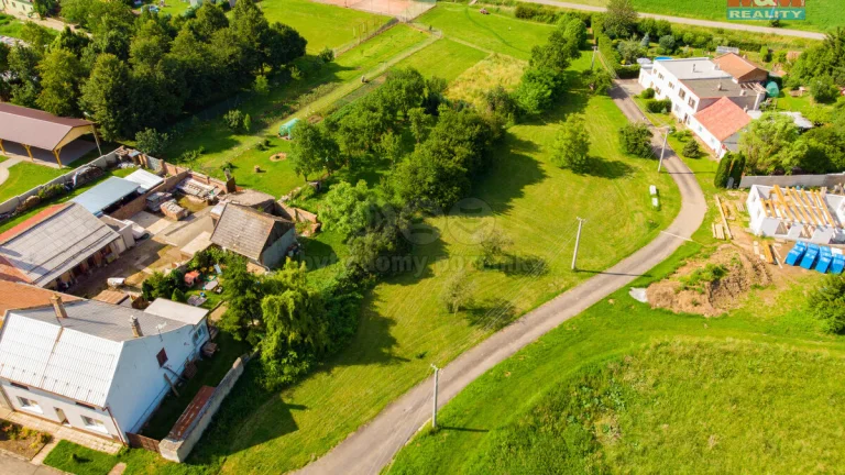 Prodej pozemku k bydlení, 1021 m², Uhřice