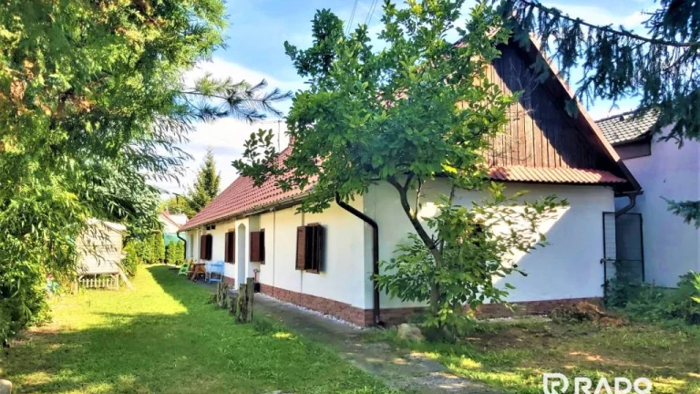 RADO | Trojizbový útulný domček vo vidieckom štýle