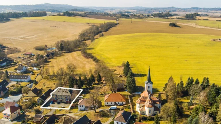 Prodej domu s šesti samostatnými bytovými jednotkami, garáže