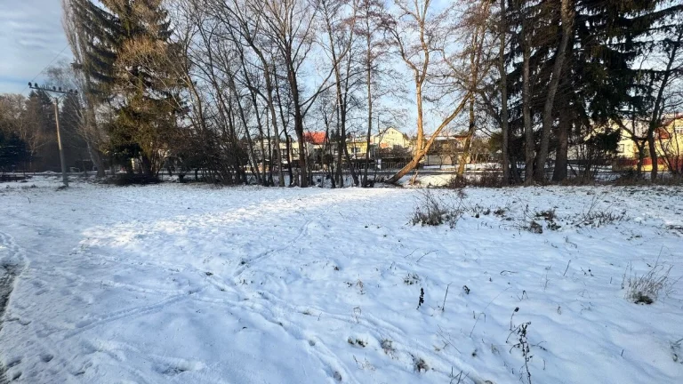 IBA U NÁS NA PREDAJ POZEMOK O ROZLOHE 520 M² V LUKRATÍVNEJ Č