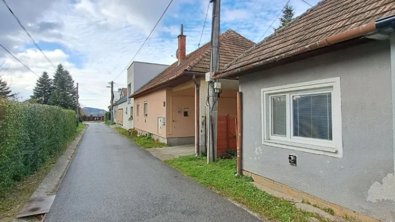 Starší domček s krásnym pozemkom