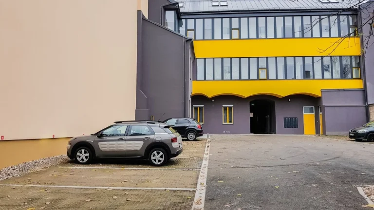 Pronájem garážové stání, 12 m2 - Praha - Libeň, ev.č. S2629