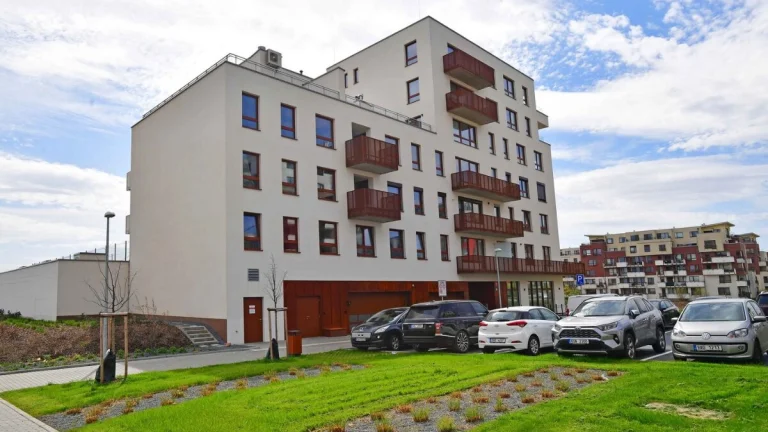 Pěkný nový byt 2+kk 55m2 4.patro Dolní Měcholupy