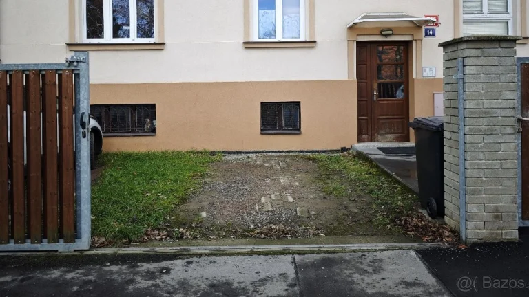 Pronájem parkoviště Praha 4 - Michle