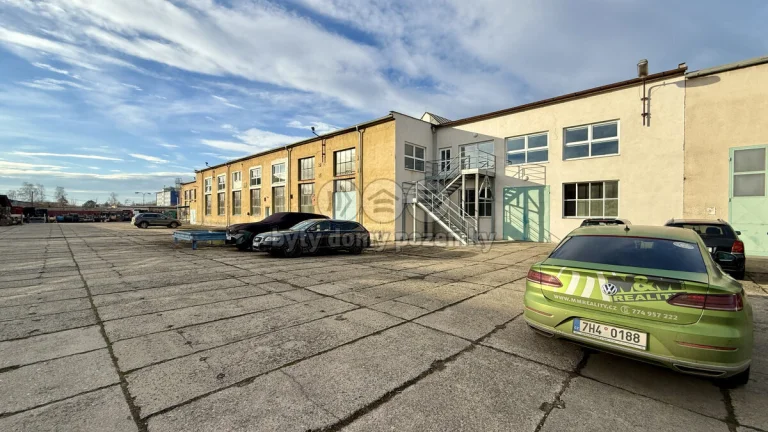 Pronájem skladu, 1802 m², Hradec Králové