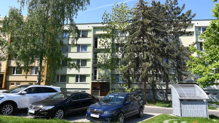 Pronájem bytu 3+1 se zasklenou lodžií, 80 m2