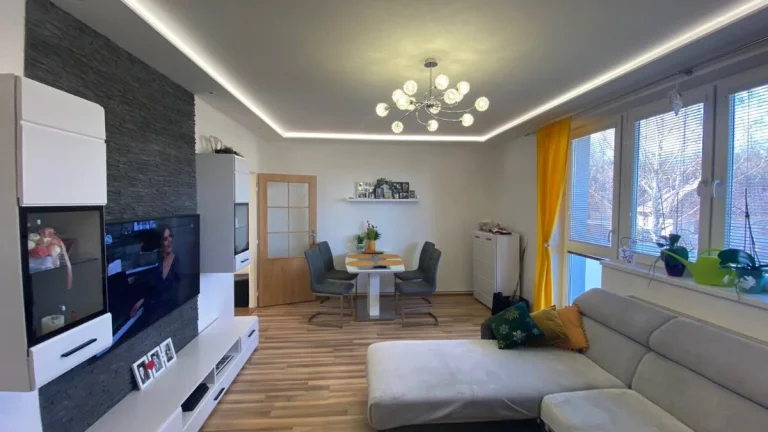 4 izb. byt s balkónom, loggiou 100m2, garážou a altánkom