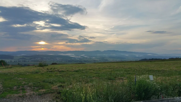 Lukratívny stavebný pozemok v žiadanej lokalite Sarvaška