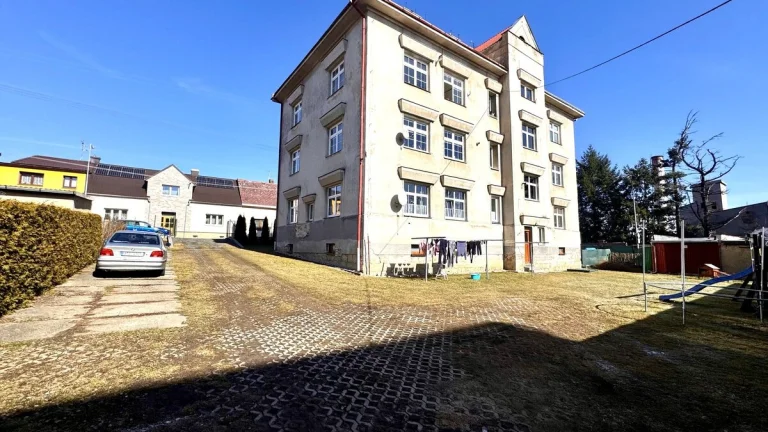 Atypický byt 3+1 (82 m2) se zahradou a kolnou - Tachov, ul.