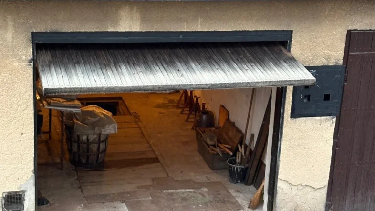 Predám Garáž s jamou a výbornou pivnicou na zeleninu