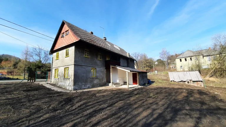 Rodinný dům 107 m2, stavební pozemek 1561 m2 v obci Radeč