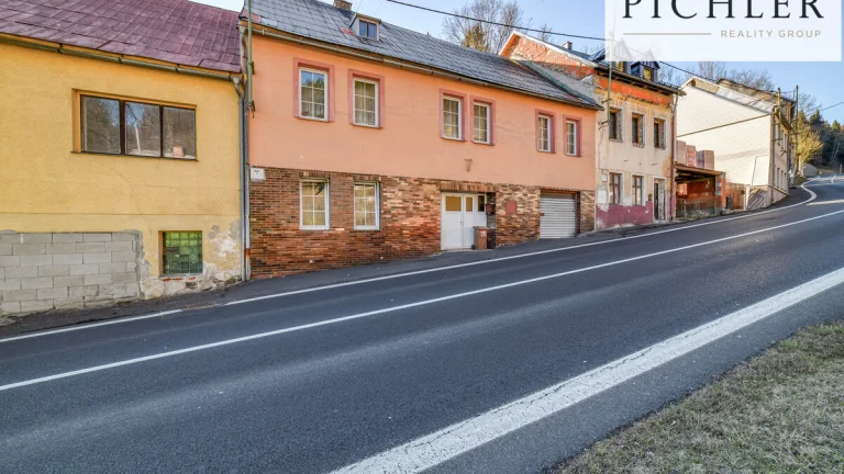 Prodej rodinného domu/chalupy s rozsáhlými pozemky v Jáchym