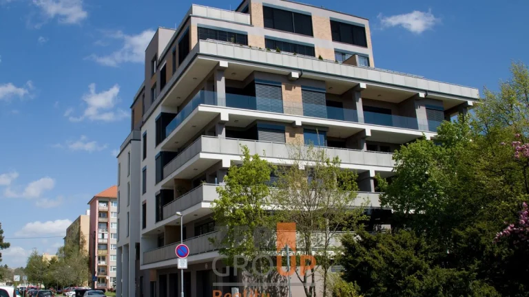 Prodej bytu 2+kk o rozloze 60 m2, ulice Očovská, Hodonín